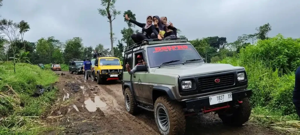 Fun Jeep Songgon Banyuwangi menyusuri jalur offroad hutan dan perkebunan